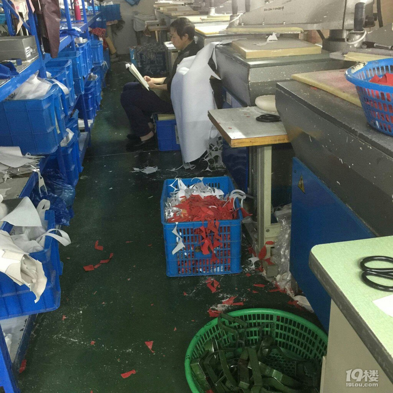 华人螺丝厂招聘打头工，岗位需求与个人立场抉择